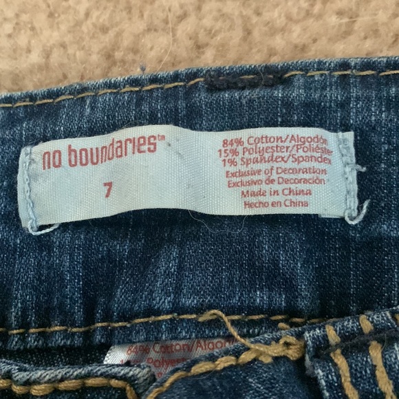 No boundaries Jean shorts - Picture 3 of 3